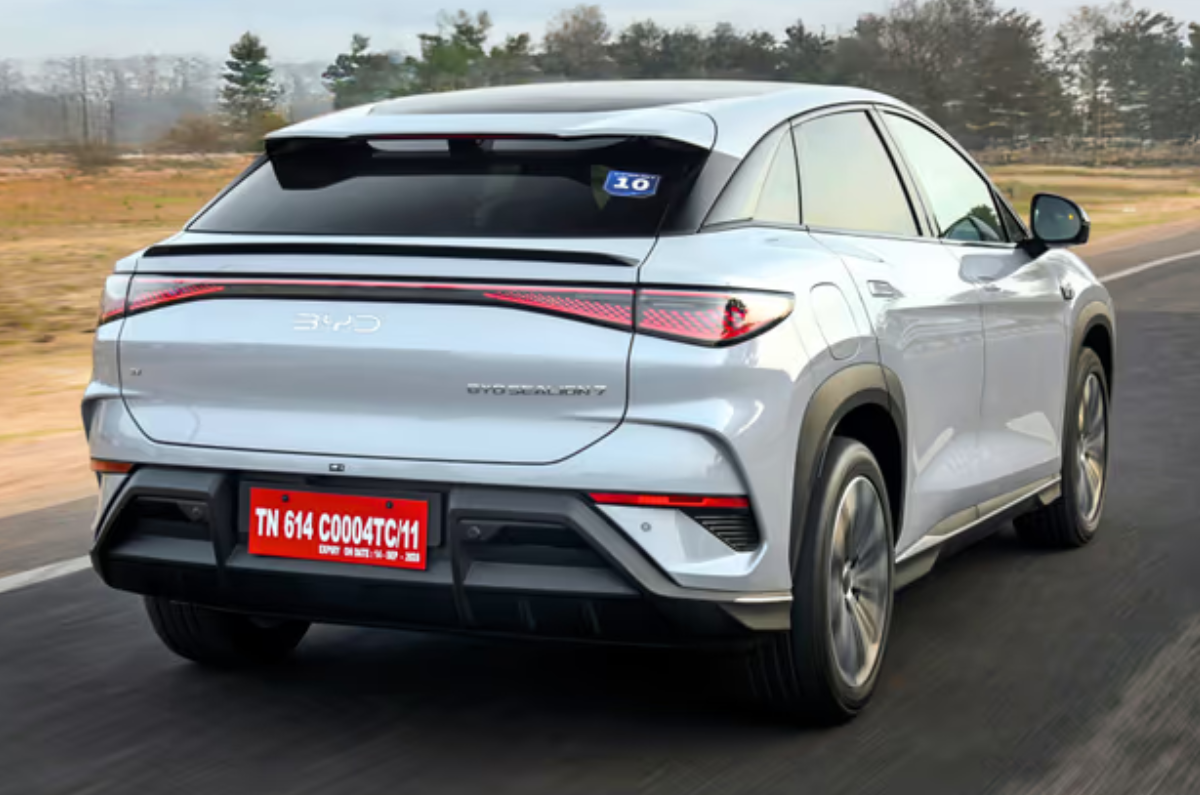 BYD Sealion 7 electric SUV in motion